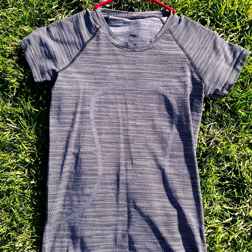 Lululemon swiftly Black and white striped top